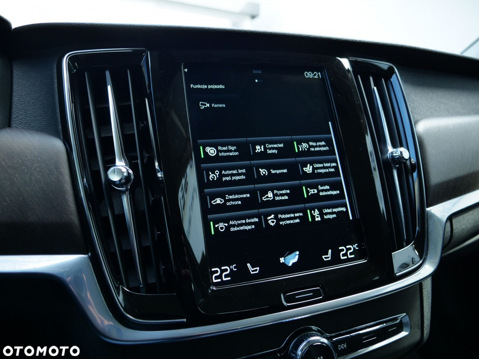 Volvo V90 Cross Country - 22