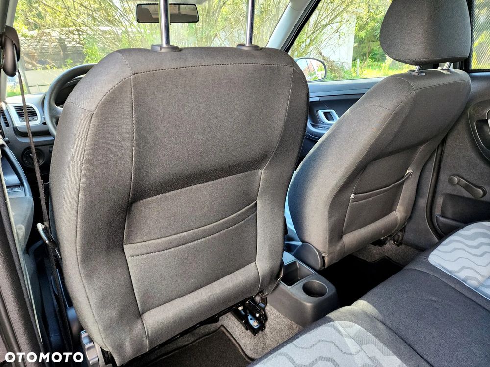 Skoda Fabia 1.2 HTP Ambiente - 33