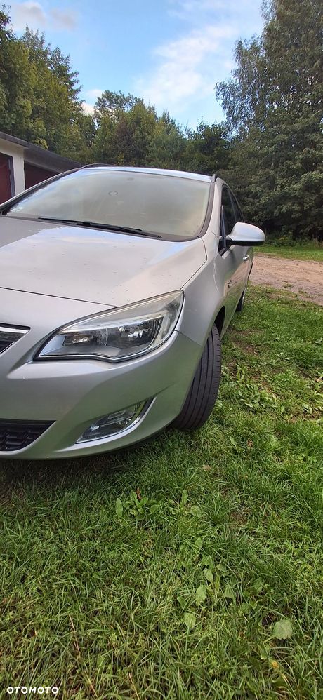 Opel Astra 2011 photo 4