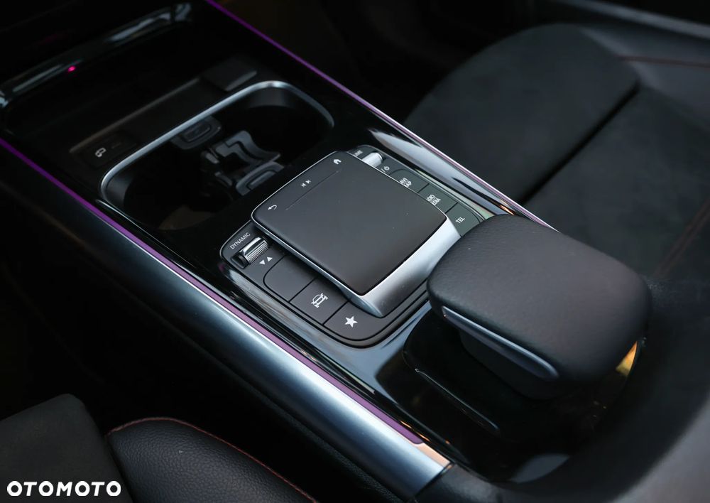 Mercedes-Benz GLA 250 4Matic 8G-DCT AMG Line - 18