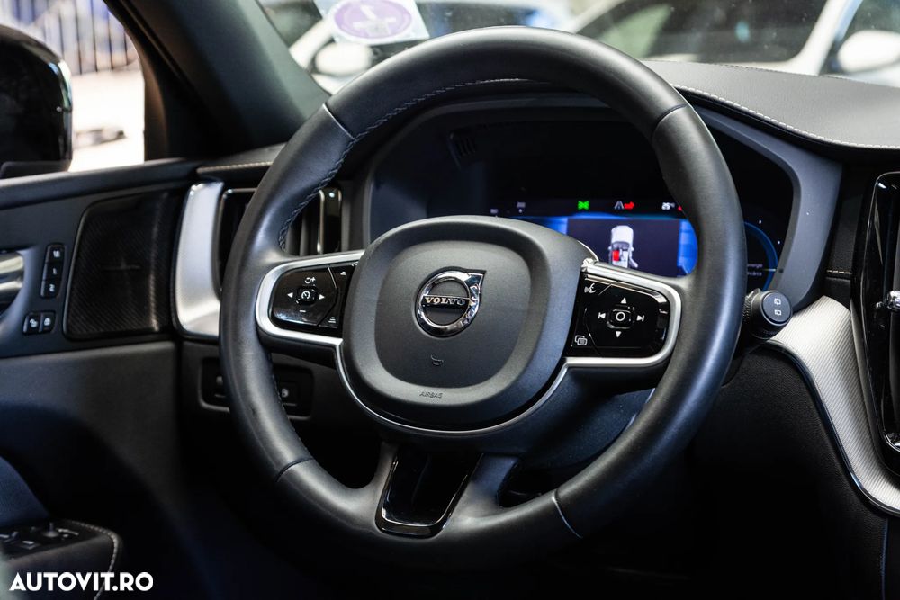 Volvo XC 60 T6 AWD AT PHEV Plus Dark - 14