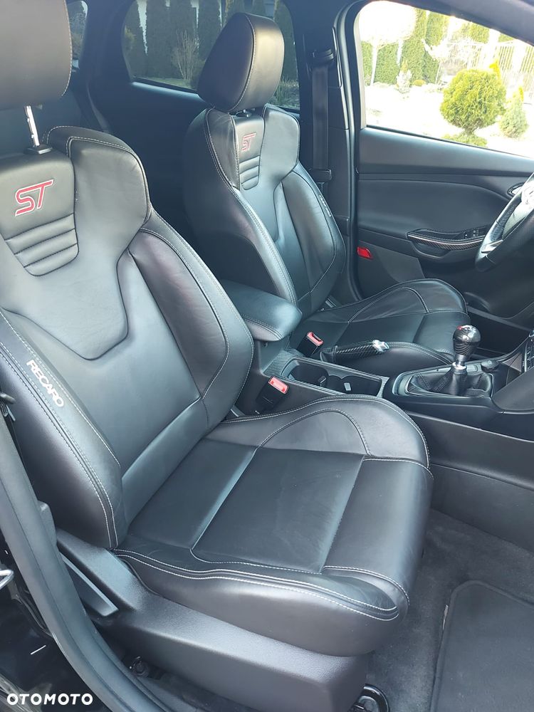 Ford Focus ST - 10