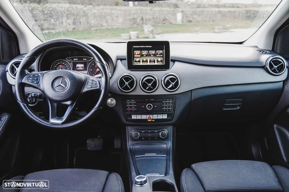 Mercedes-Benz 180 - 6