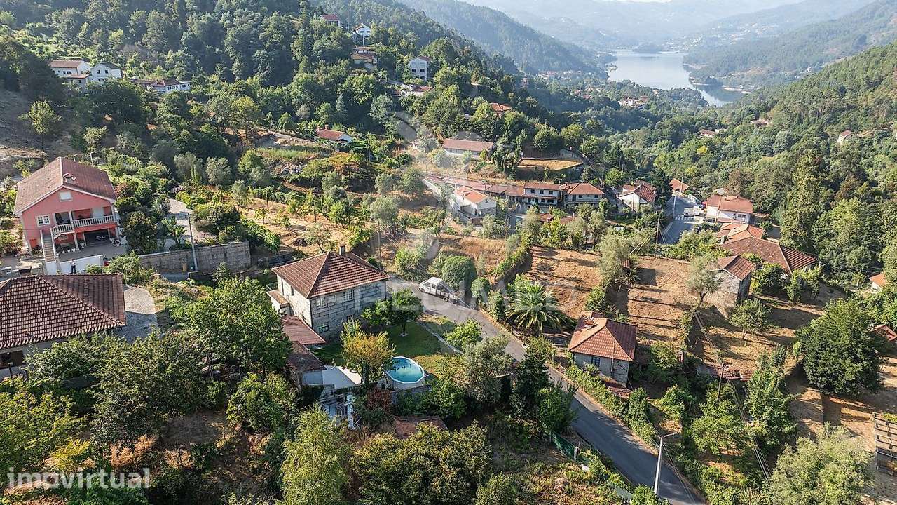 No coração do Gerês Moradia T4 com Jardim e Potencial para turismo - Grande imagem: 2/26