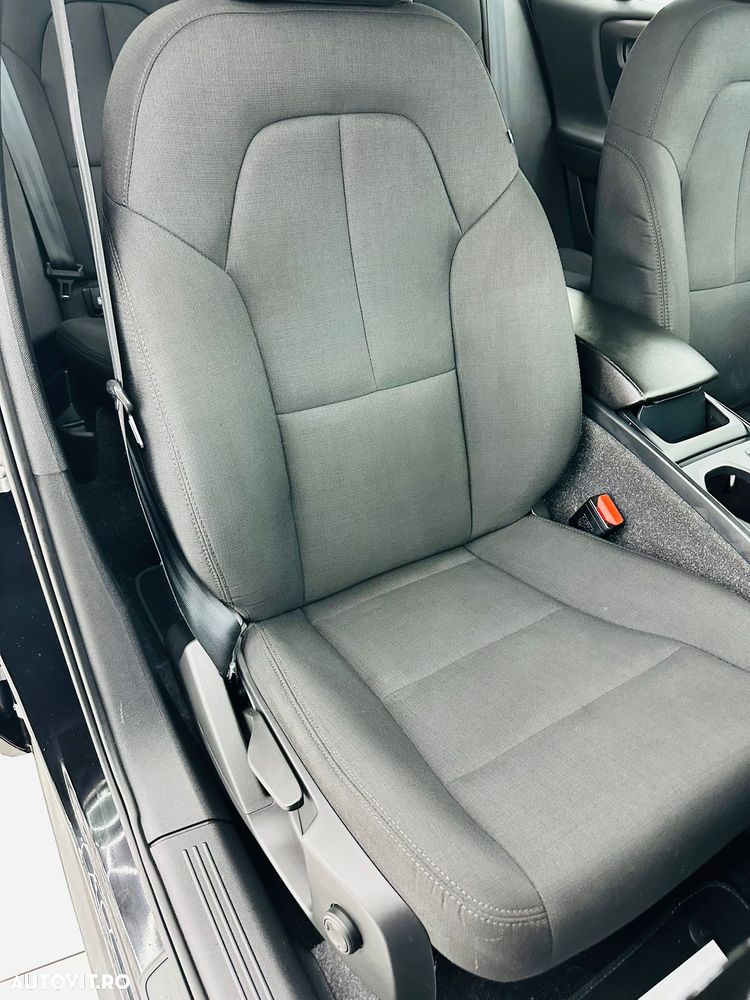 Volvo XC 40 T3 Geartronic Momentum Pro - 17