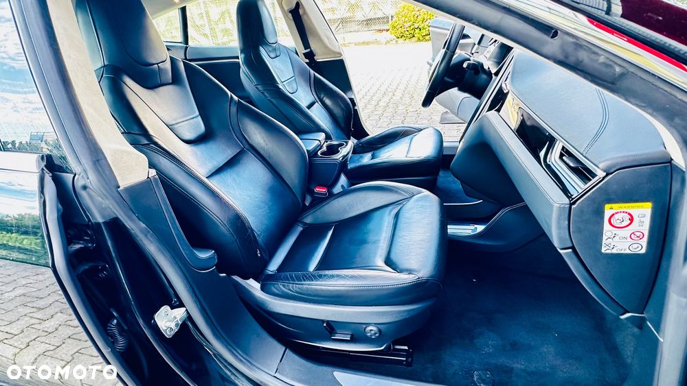 Tesla Model S - 22