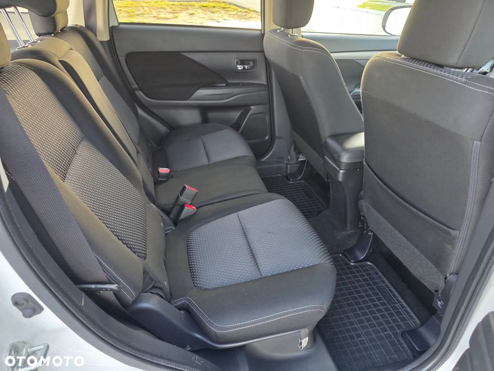 Mitsubishi Outlander 2.4 Instyle CVT - 13