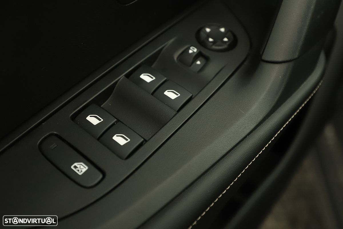Peugeot 2008 1.2 PureTech Allure - 20