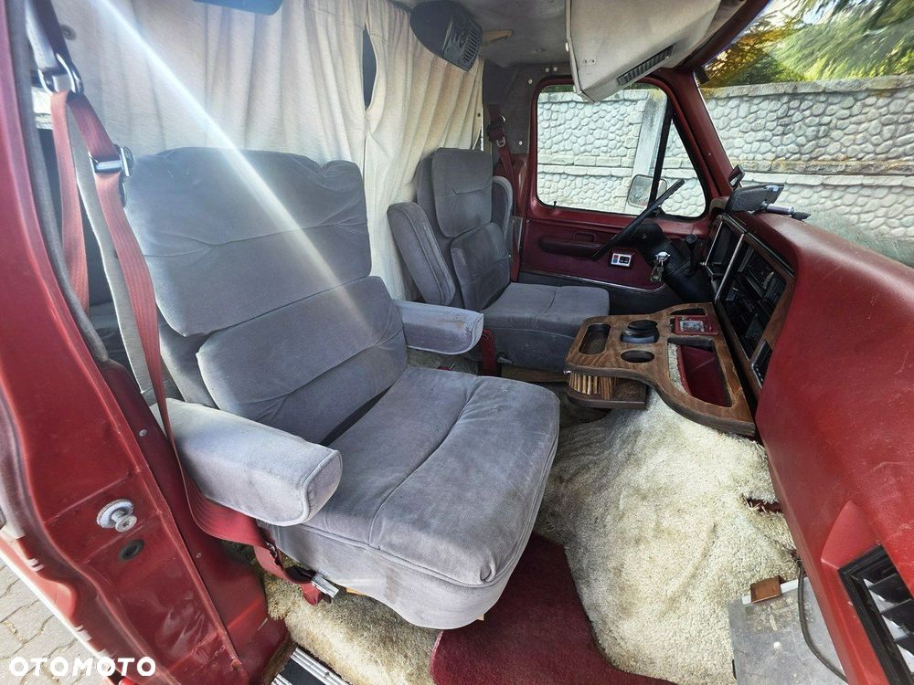Ford Econoline - 14