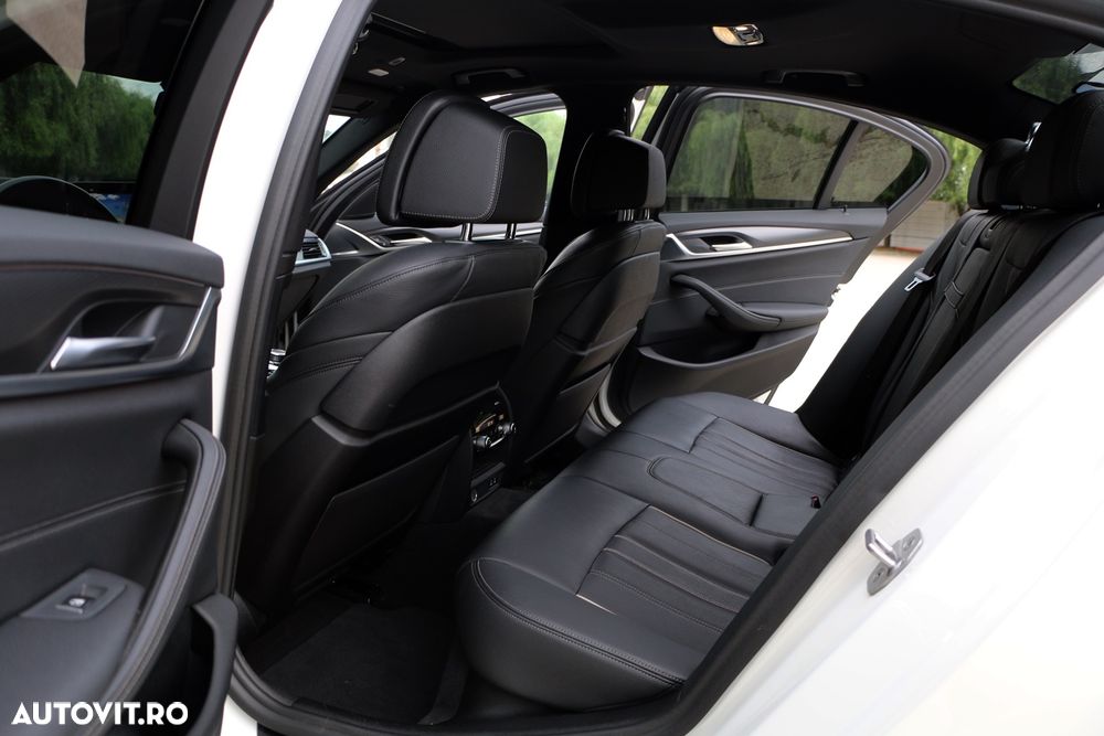 BMW Seria 5 530i xDrive AT MHEV - 13