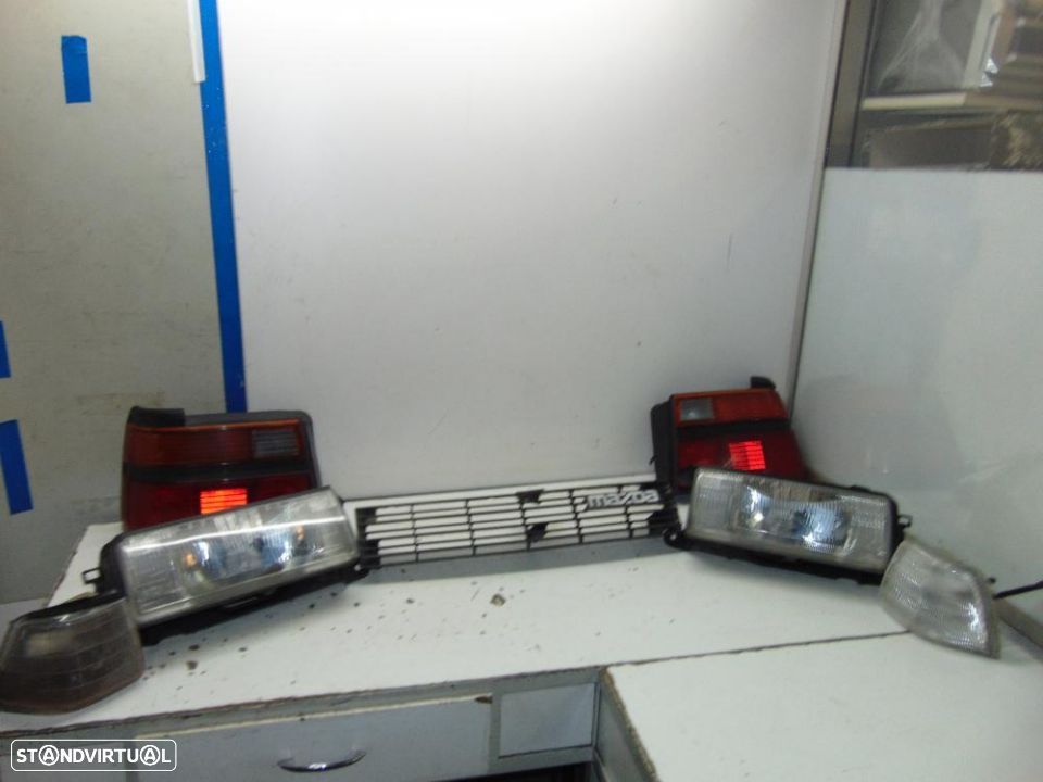 Mazda 626 coupê anos 80 farolins - 1