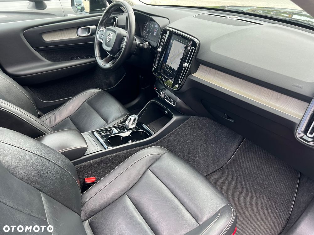 Volvo XC 40 D3 AWD Momentum Pro - 23