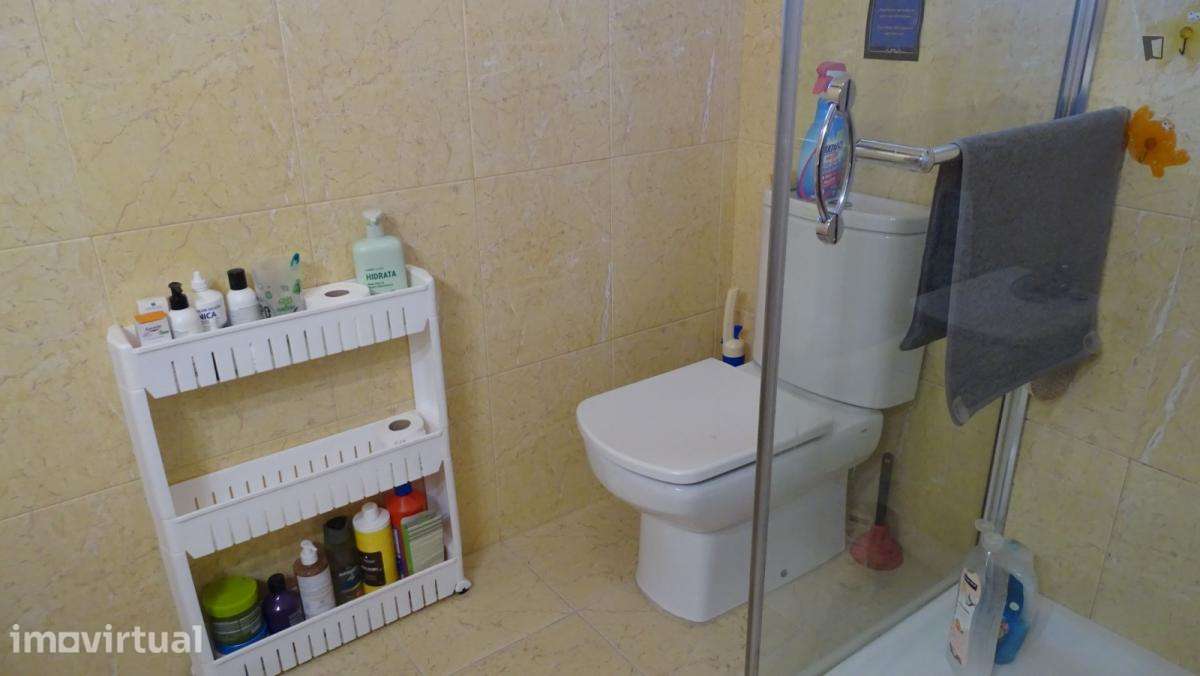 Quarto - localizado em Valongo Porto - Grande imagem: 3/18
