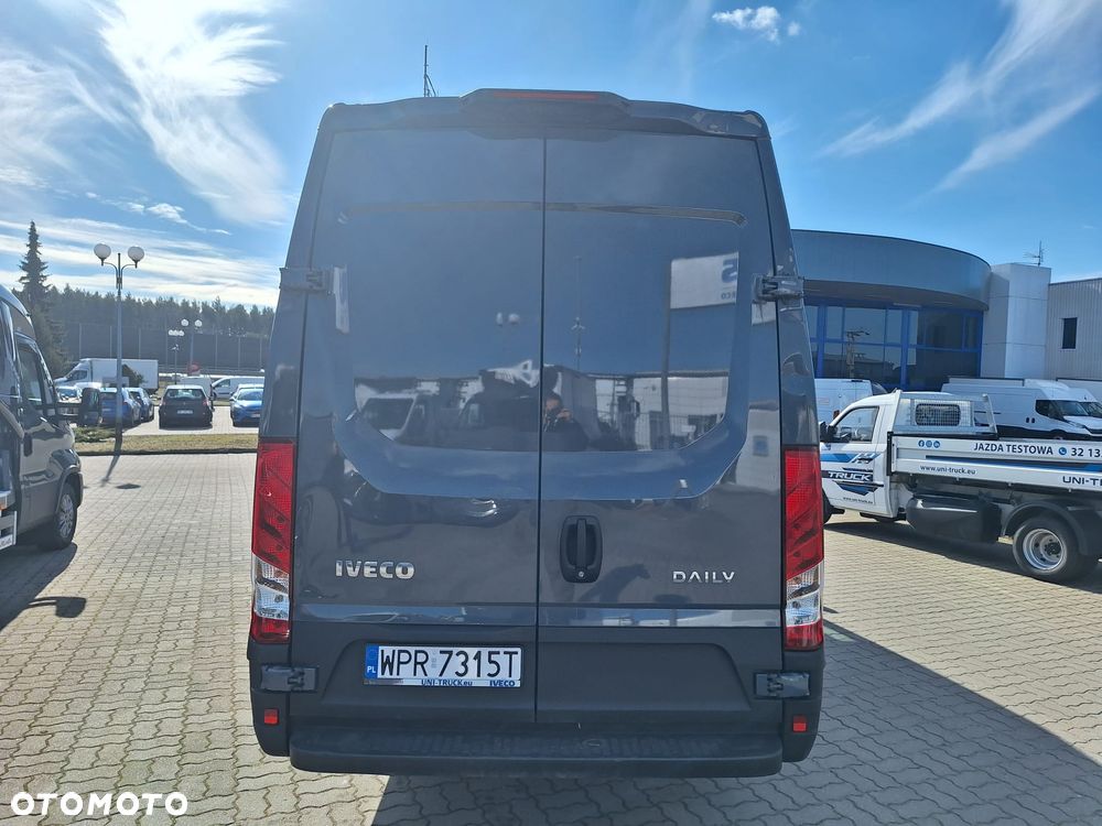 Iveco Daily 35S18 HiMatic furgon 16m blaszak automat FV23% MAXI - 5