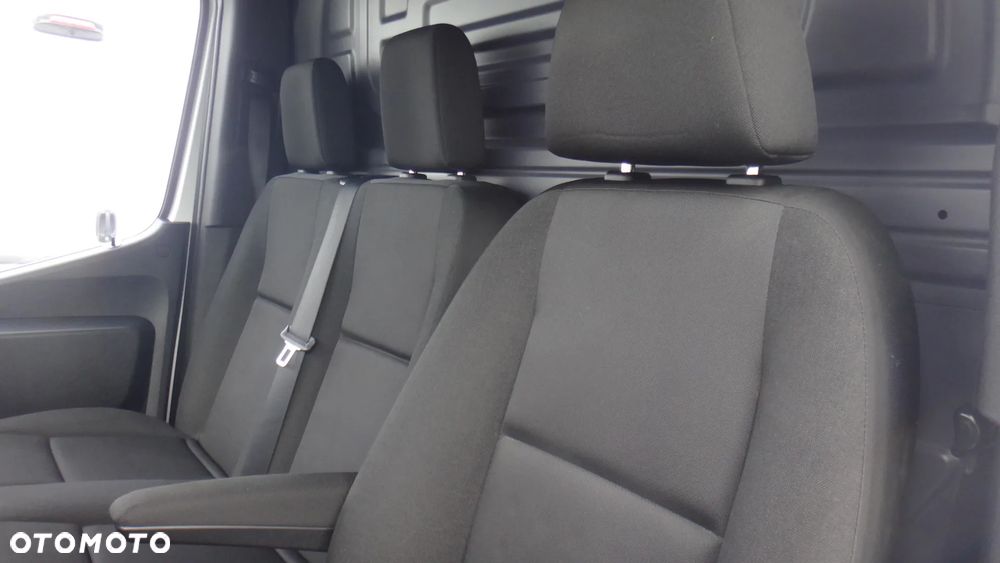 Mercedes-Benz Sprinter - 14