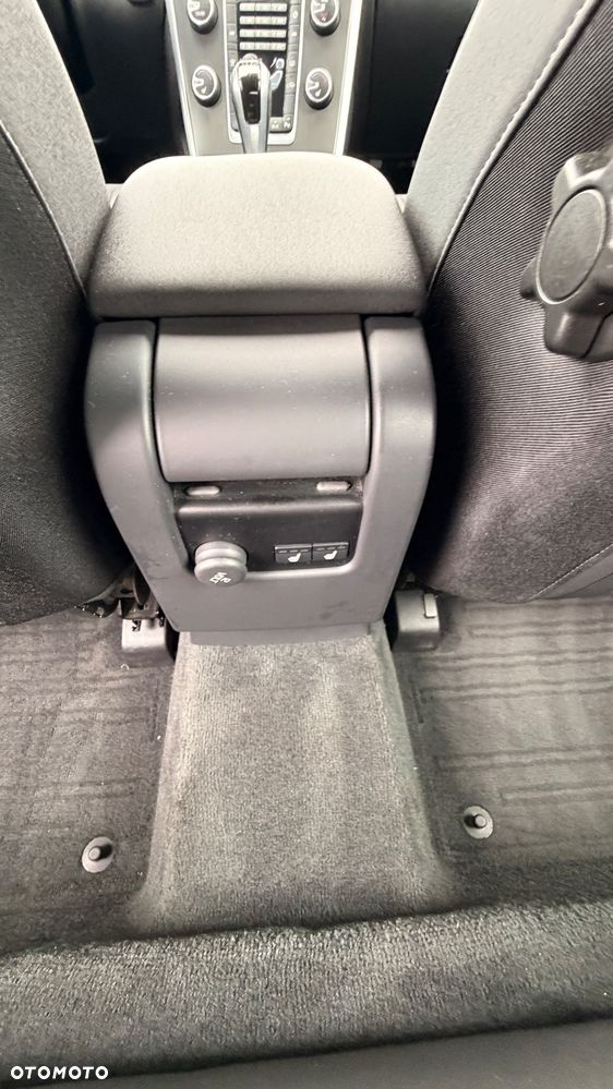 Volvo XC 60 D4 Momentum - 25