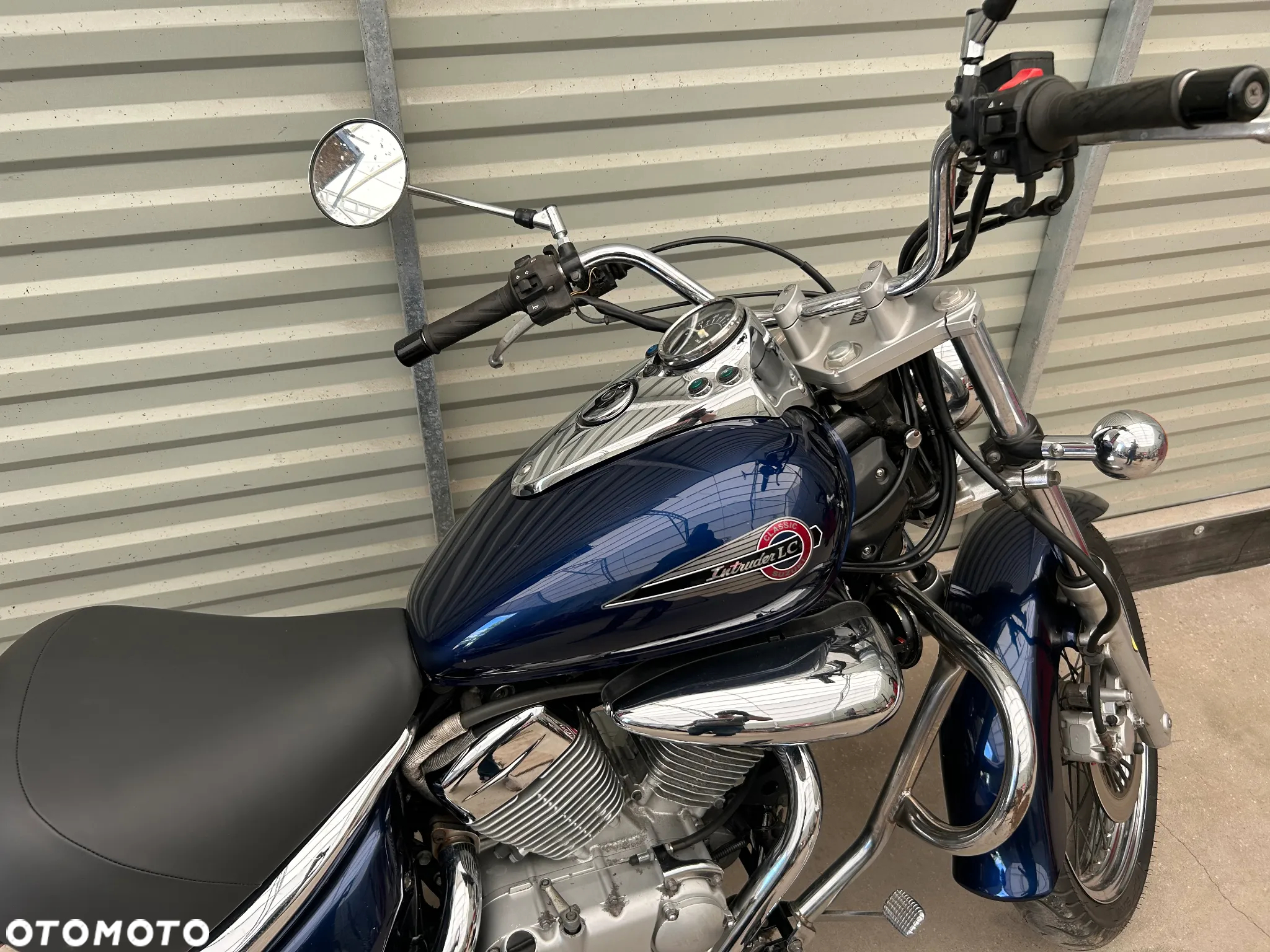 Suzuki Intruder - 15
