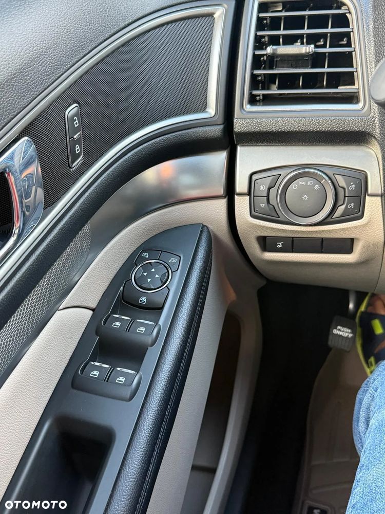 Ford Explorer - 17