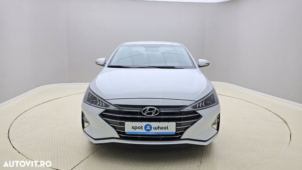 Hyundai Elantra - 2