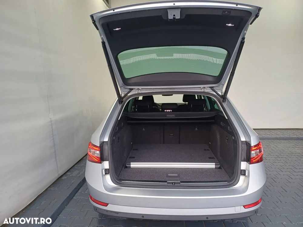 Skoda Superb 2.0 TDI DSG Ambition - 35