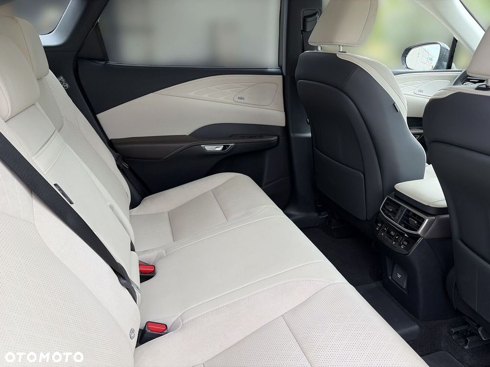 Lexus RX 450h+ Omotenashi - 16