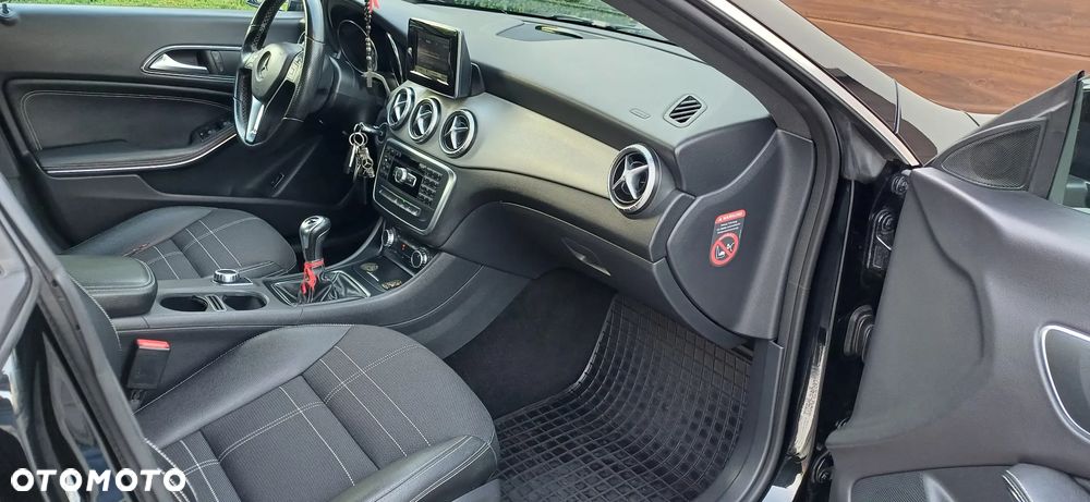 Mercedes-Benz CLA 180 UrbanStyle Edition - 11