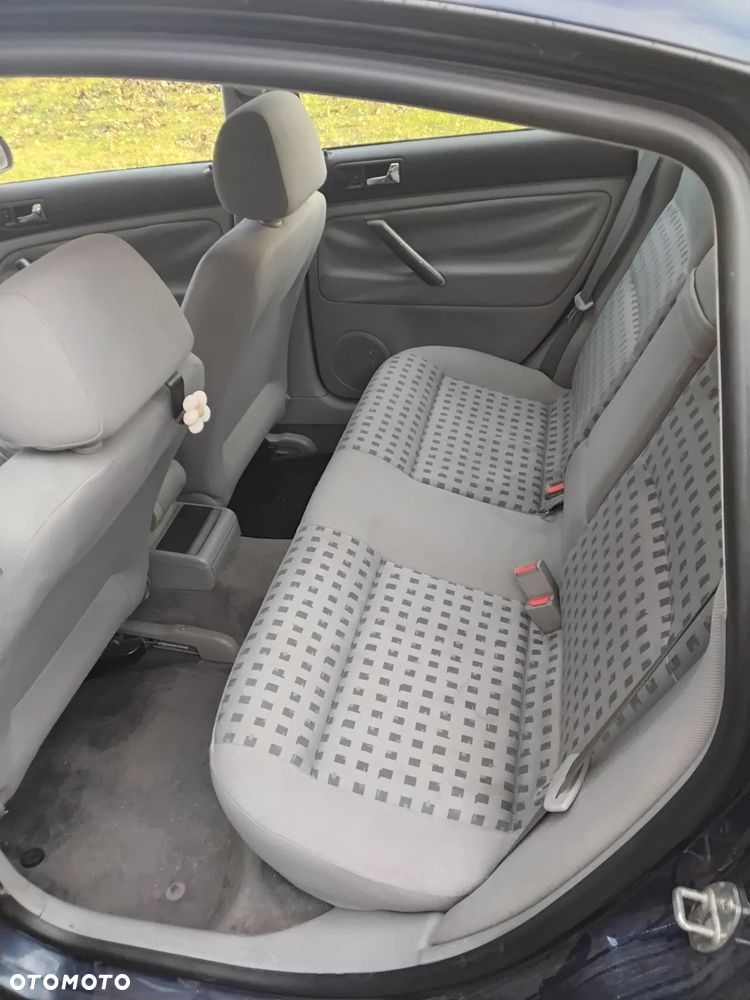 Volkswagen Passat 1.9 TDI Comfortline - 6