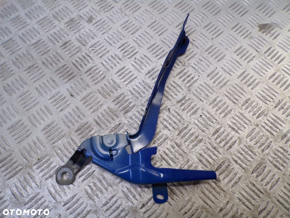 ZAWIAS MASKI LEWY OPEL MOKKA B - 2