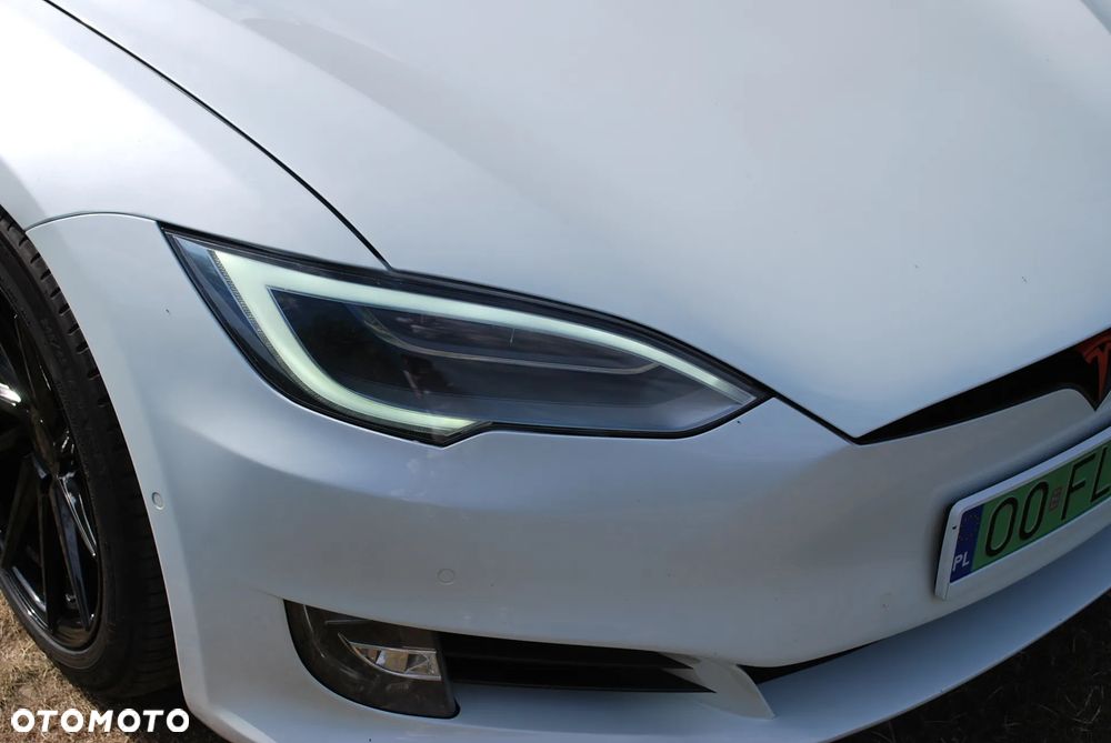 Tesla Model S - 6