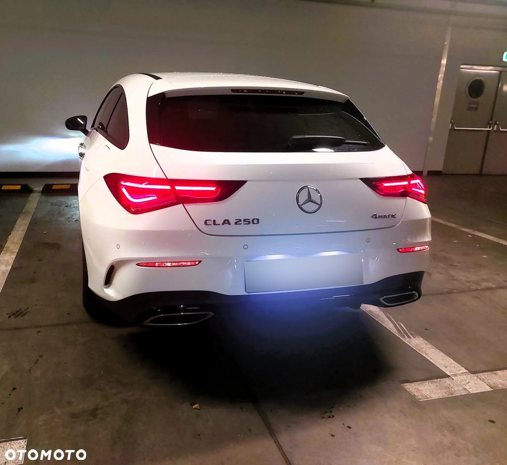 Mercedes-Benz CLA 250 4-Matic AMG Line 7G-DCT - 11