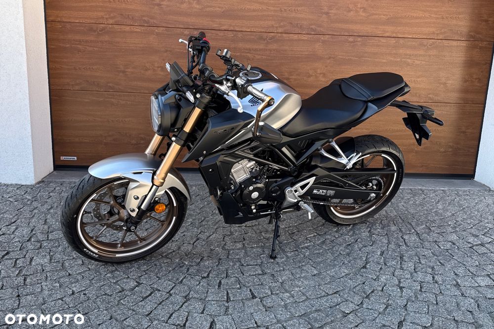 Honda CB - 16