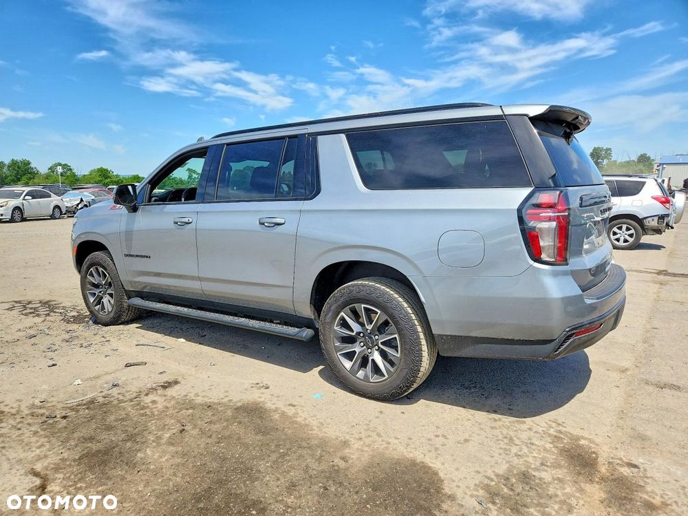 Chevrolet Suburban - 3