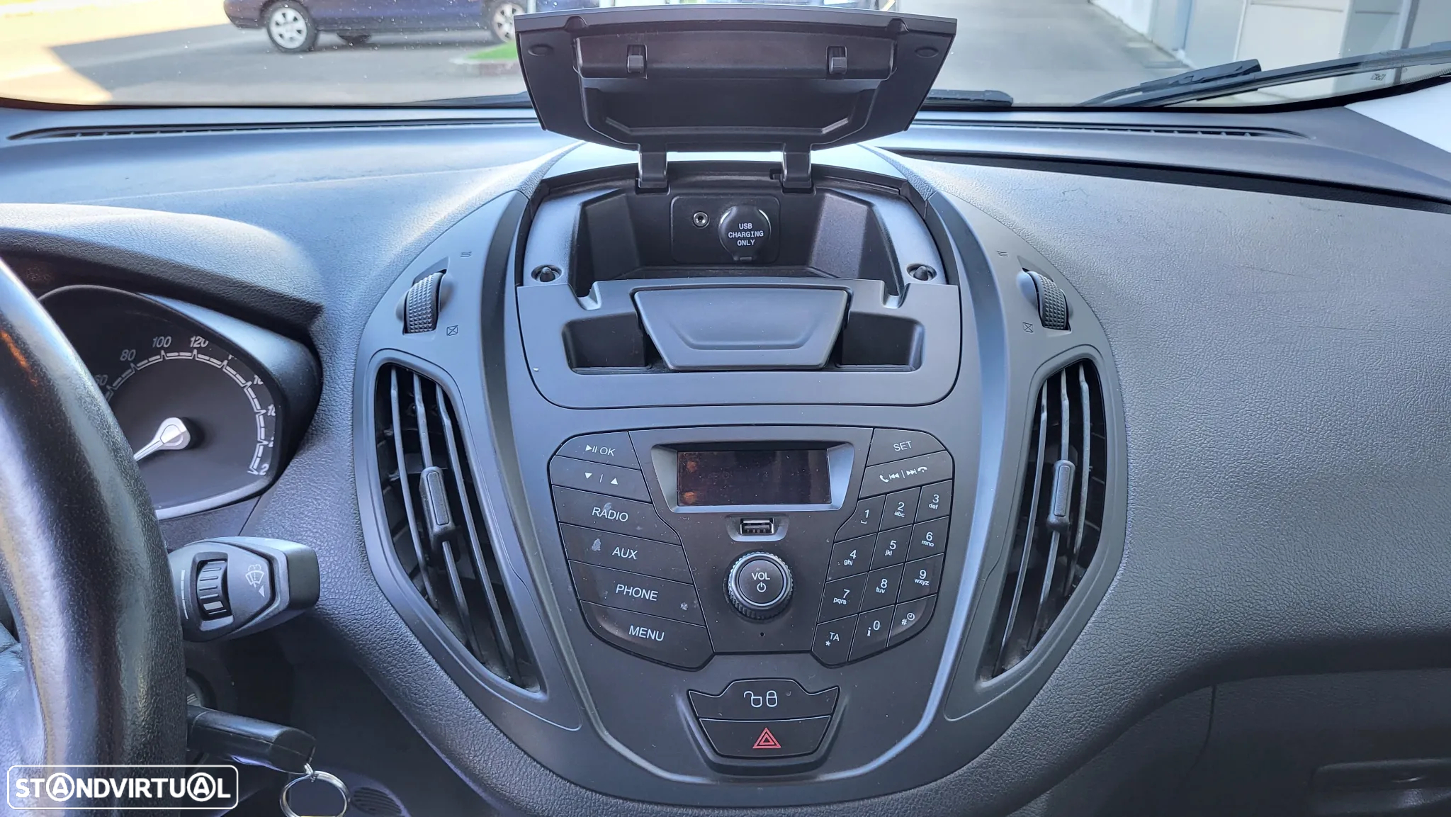 Ford Transit Courier - 11
