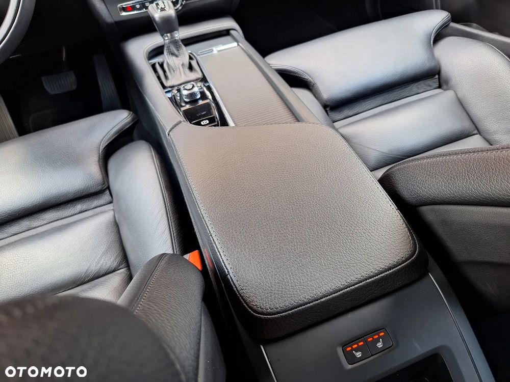 Volvo V90 T4 Momentum Pro - 30