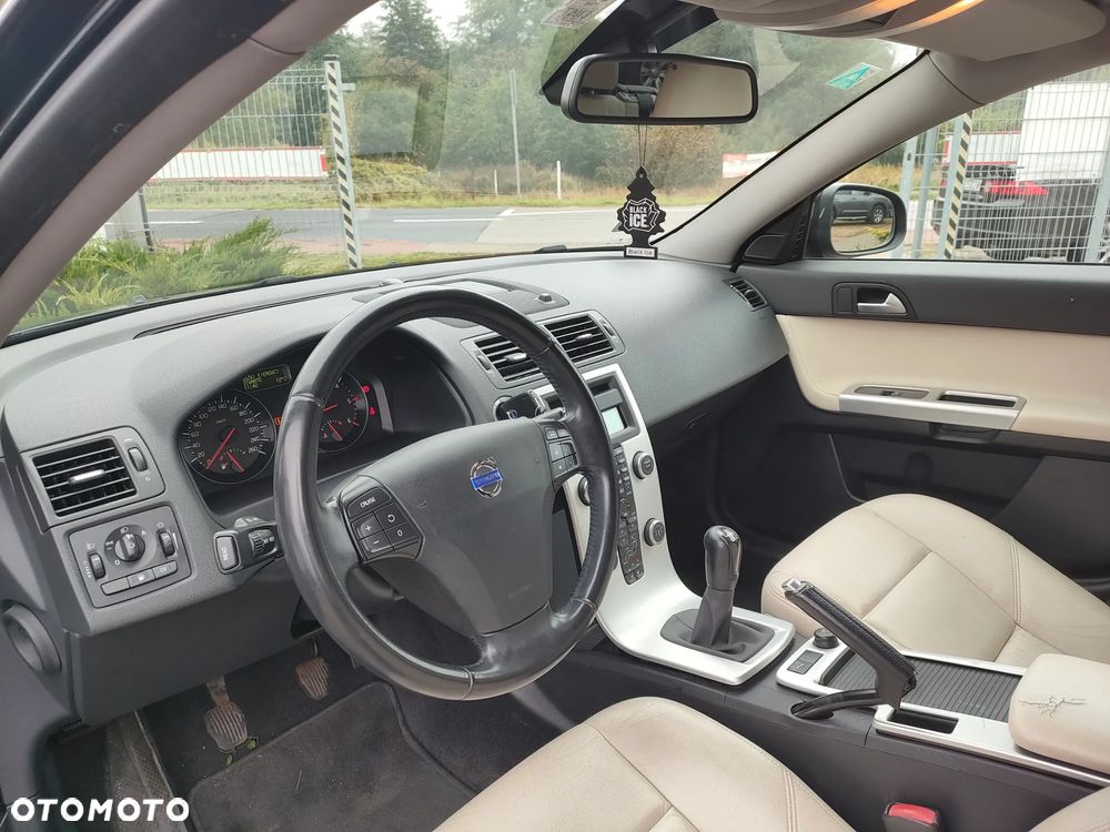 Volvo V50 D2 Momentum - 16