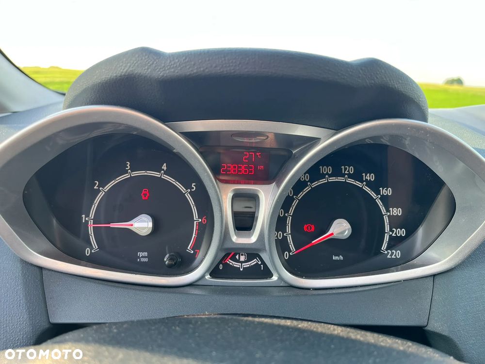 Ford Fiesta 1.4 Titanium EU5 - 12