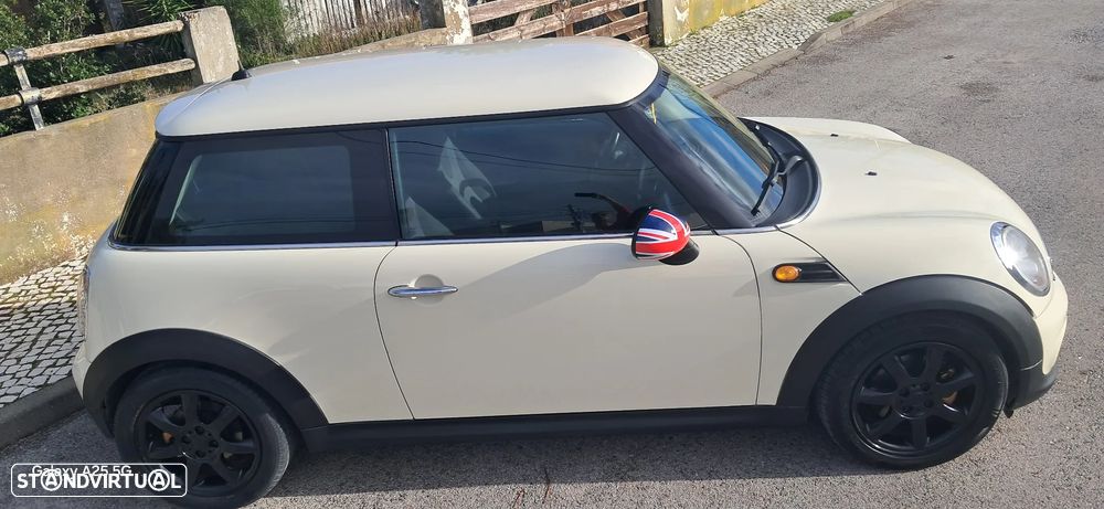 MINI 3 Portas One D - 13