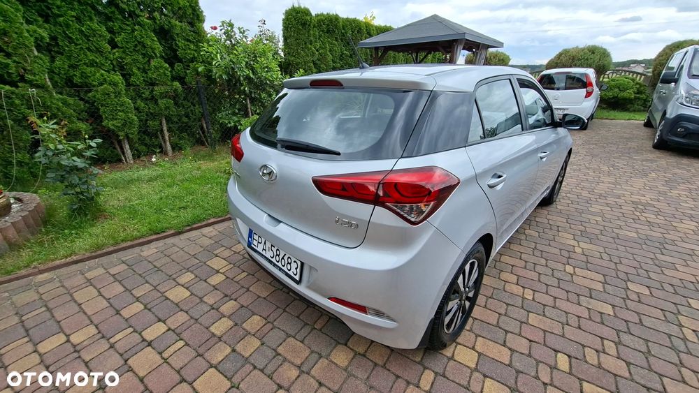 Hyundai i20 blue 1.2 - 8