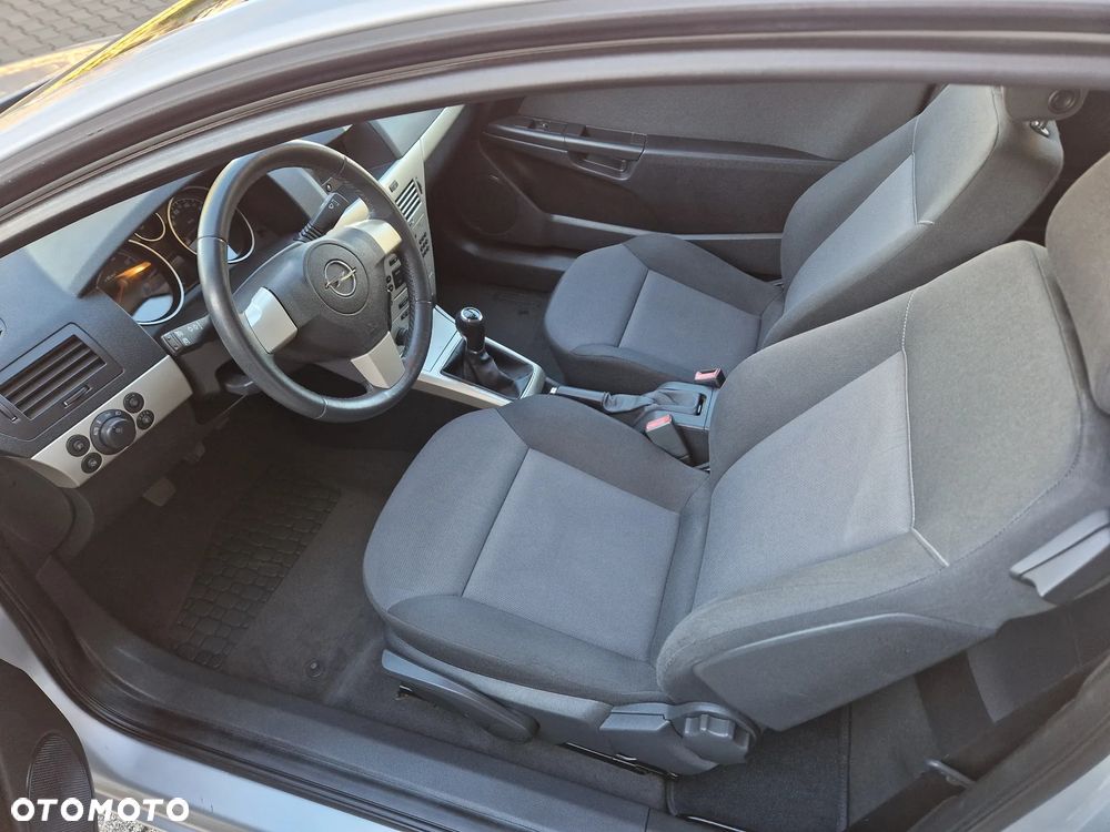 Opel Astra GTC 1.6 Catch me - 17