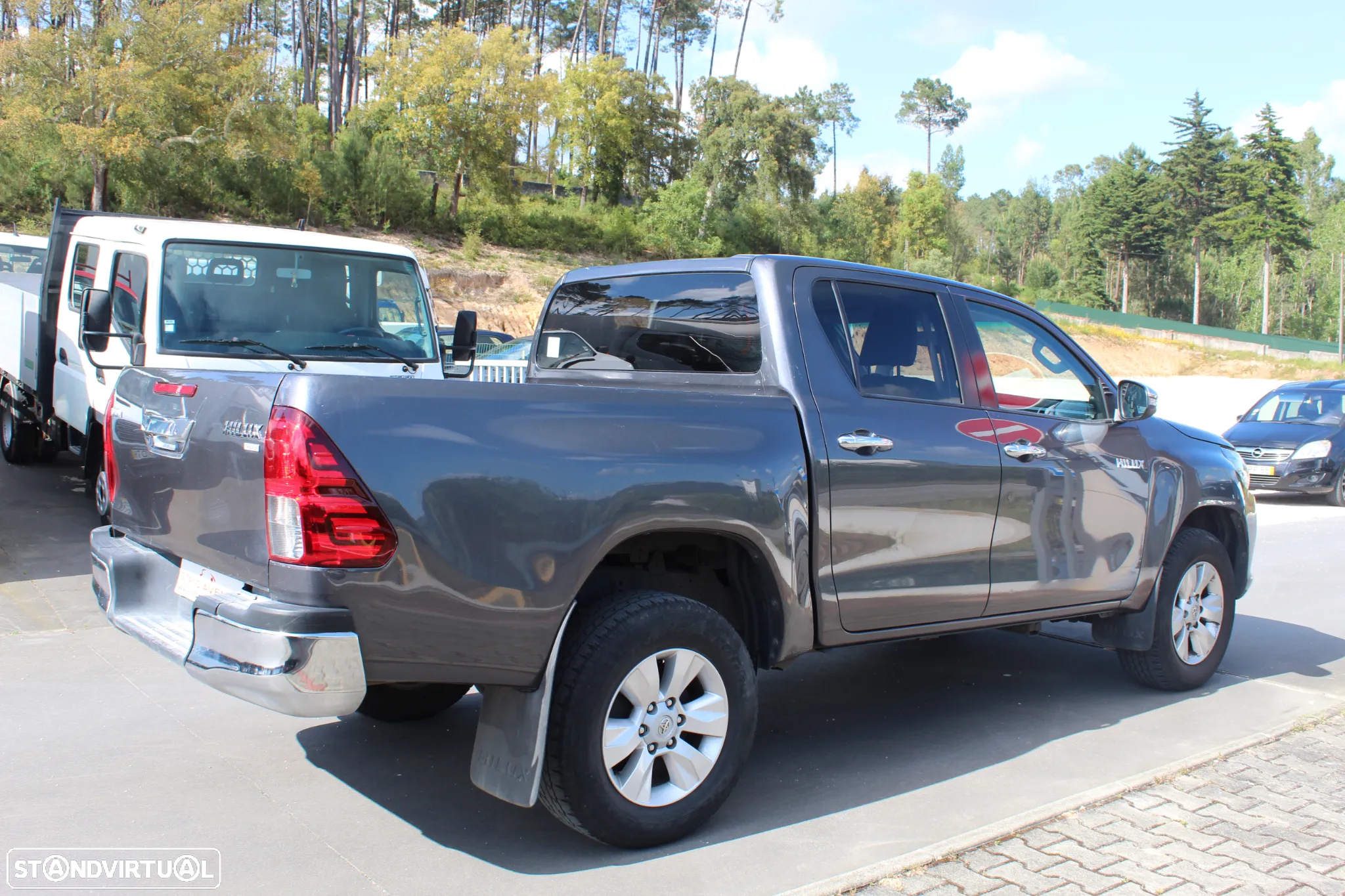 Toyota Hilux 2.4 D-4D 4WD CD Tracker - 4