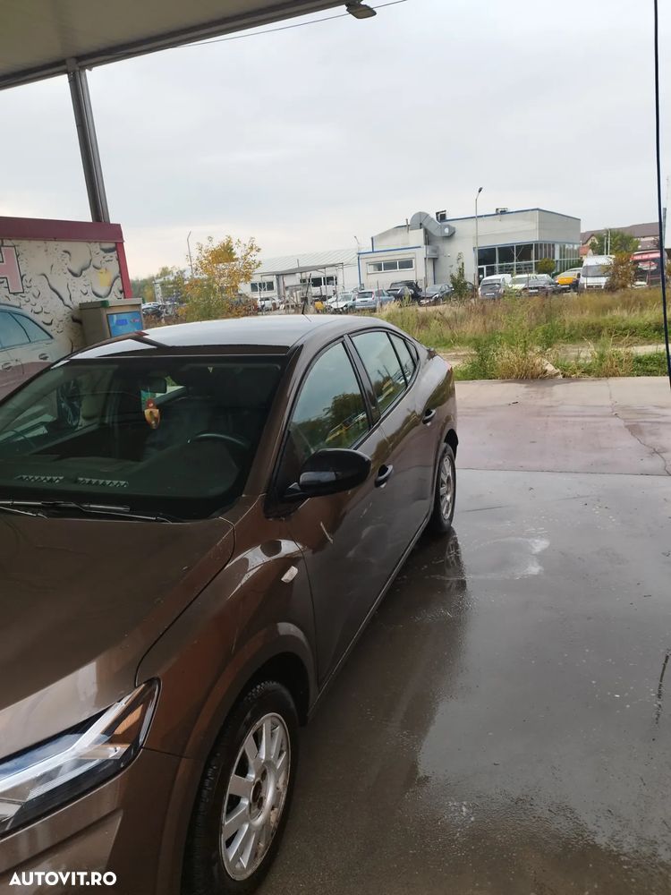 Dacia Logan TCe 90 Essential - 10