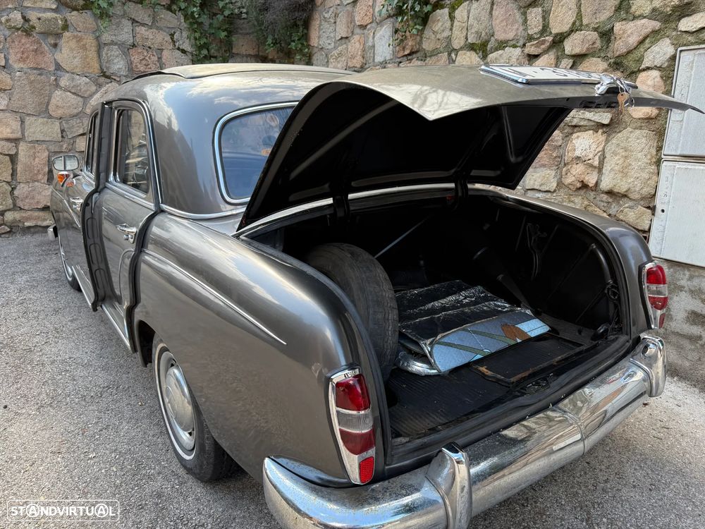 Mercedes-Benz MB180 - 14