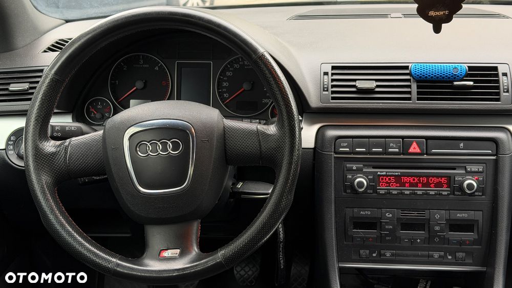 Audi A4 Limousine - 12
