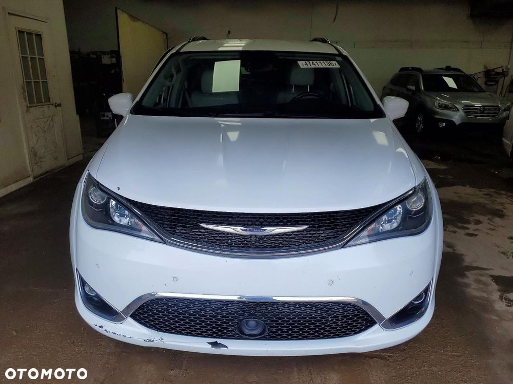 Chrysler Pacifica - 5