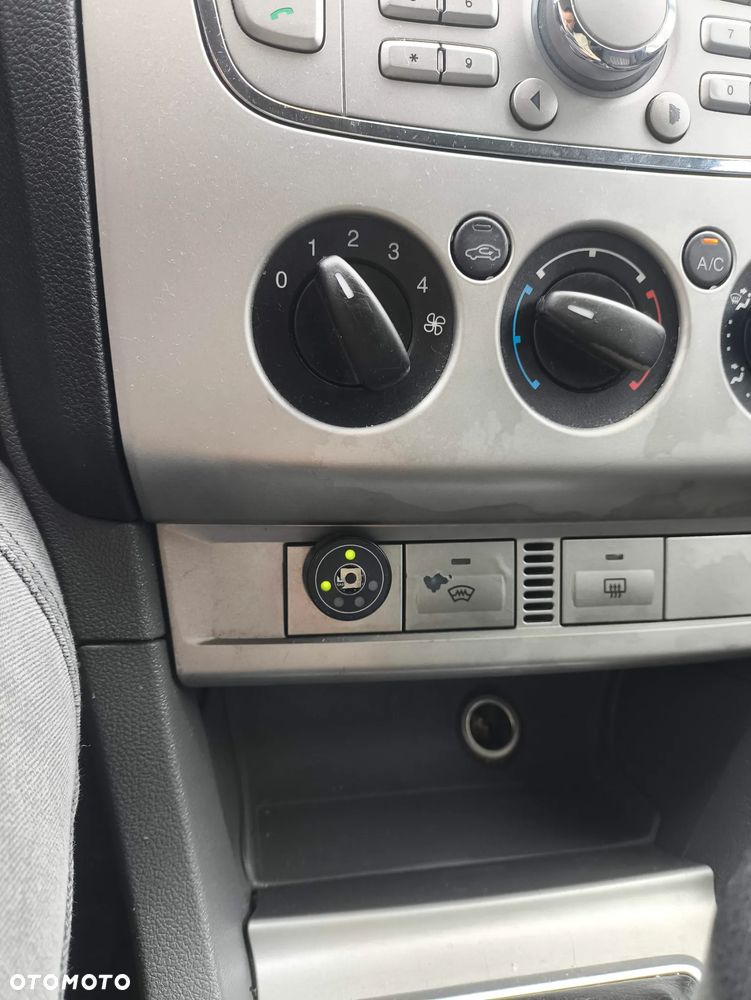 Ford Focus 1.6 Ambiente - 11