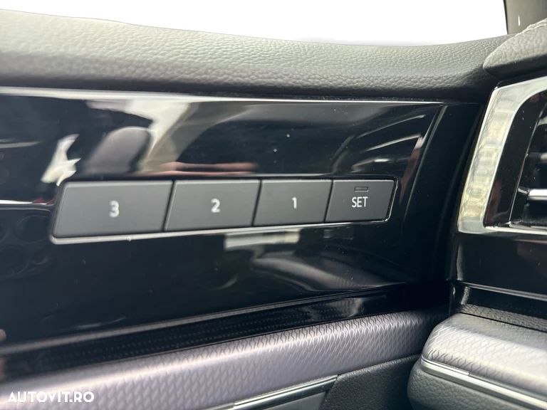 Volkswagen Touareg V6 TDI R-Style - 26