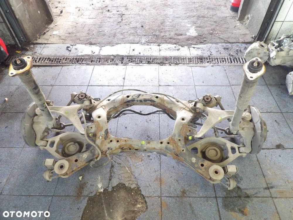 INFINITI G37 3.7 V6 OŚ TYLNA BELKA