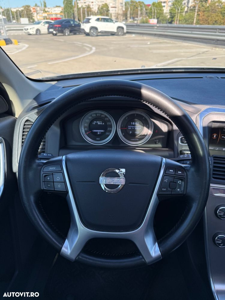 Volvo XC 60 D4 Momentum - 12