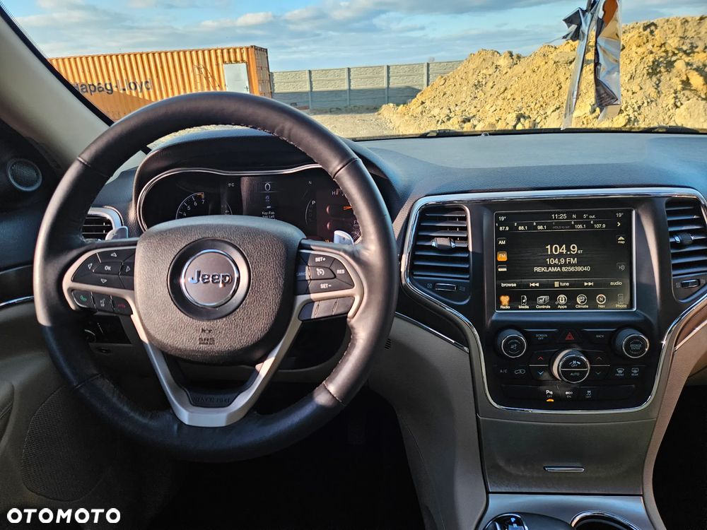 Jeep Grand Cherokee - 25