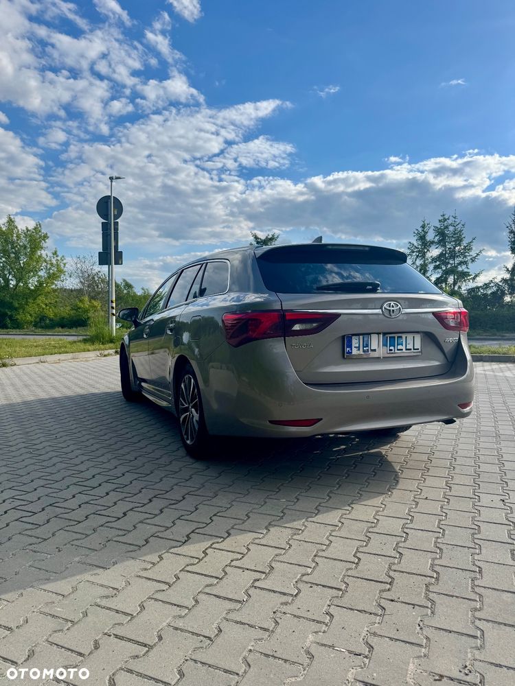 Toyota Avensis 2.0 D-4D Prestige - 19
